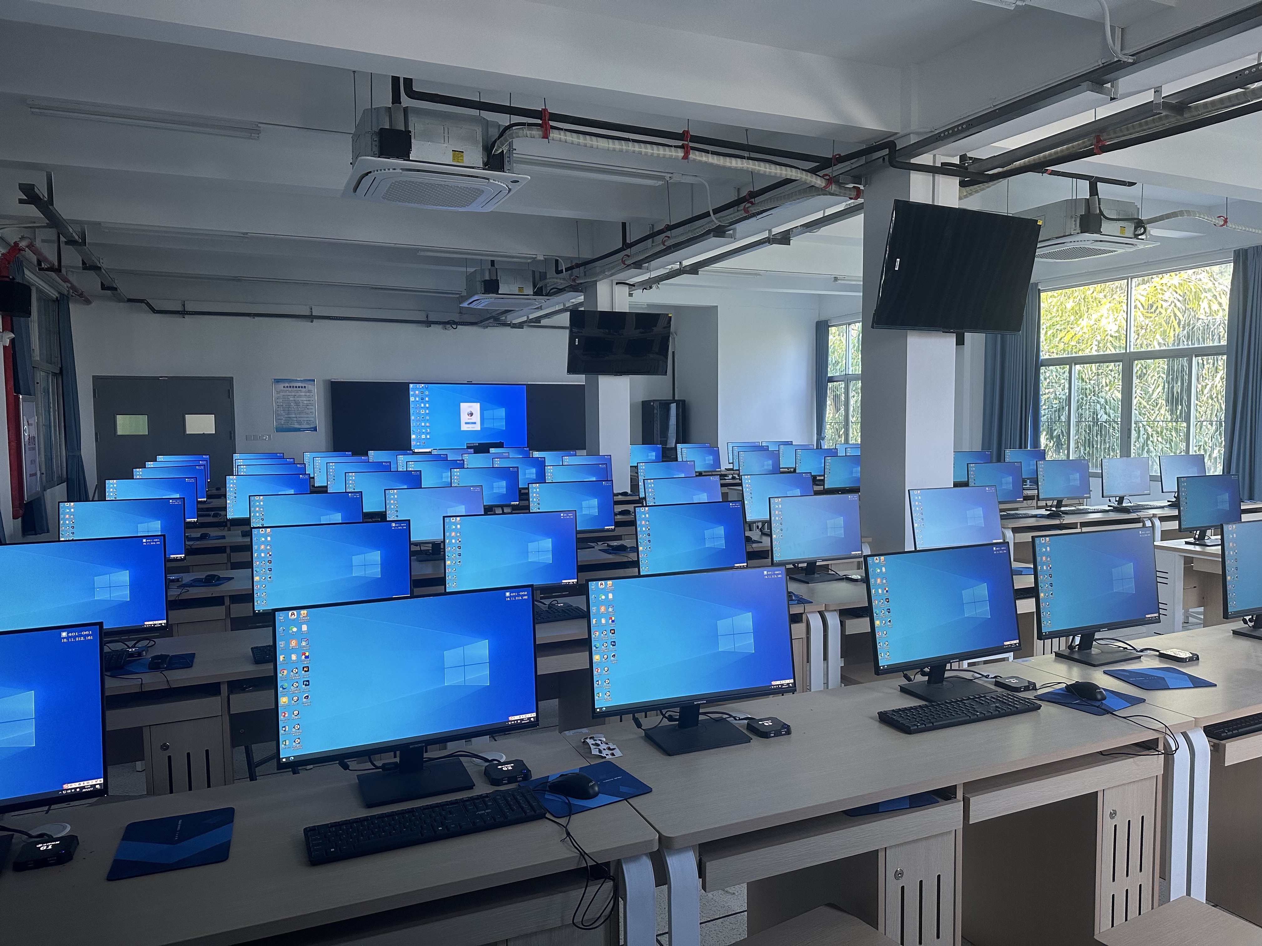 华南女子学院西区时尚设计虚拟（VR）仿真实训教学空间