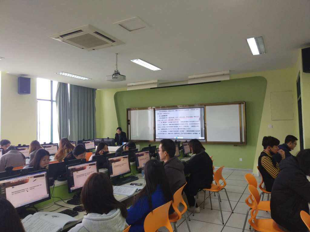 福建华南女子职业学院的综合实训室
